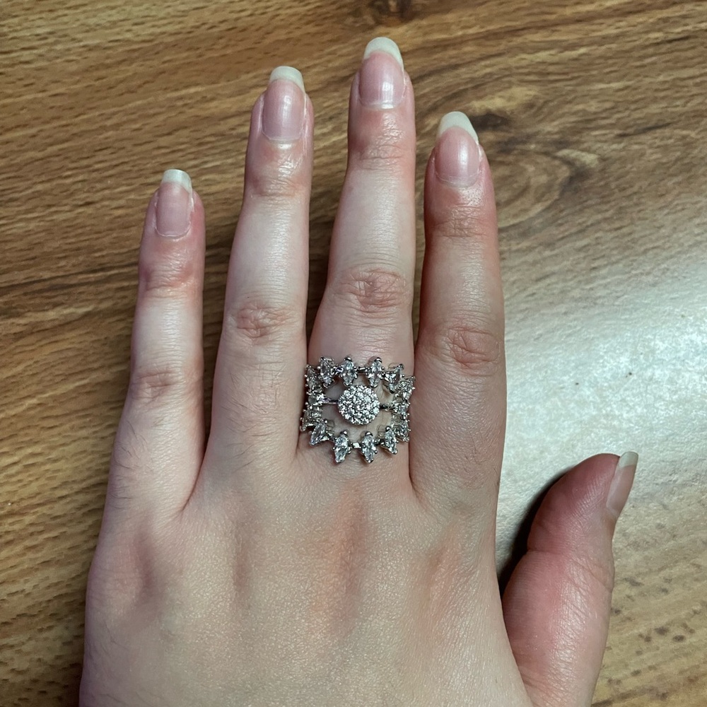 Unique Ring - Picture 8 of 11